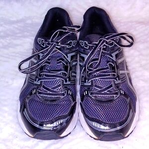 Woman's Oasis Black & Silver Athletic Sneakers 6